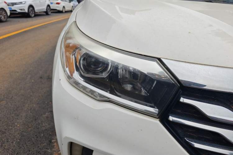 Used GAC Trumpchi GS4 2017 200T Manual Two-Wheel Drive Elite Edition Right Front Headlight