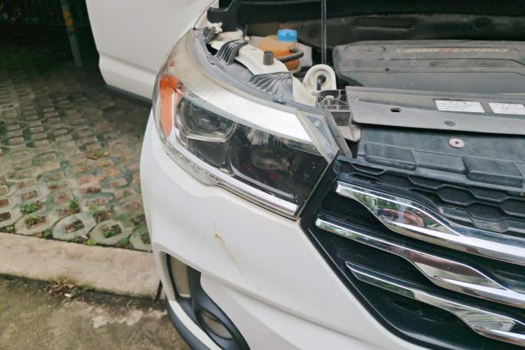 Used GAC Trumpchi GS4 2017 200T Manual Two-Wheel Drive Elite Edition Right Front Headlight