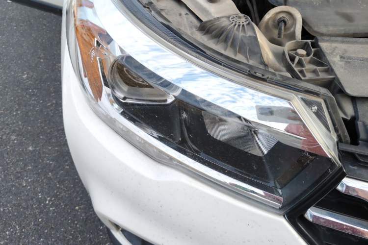 Used GAC Trumpchi GS4 2017 235T Automatic Two-Wheel Drive Luxury Smart Connectivity Version Right Front Headlight