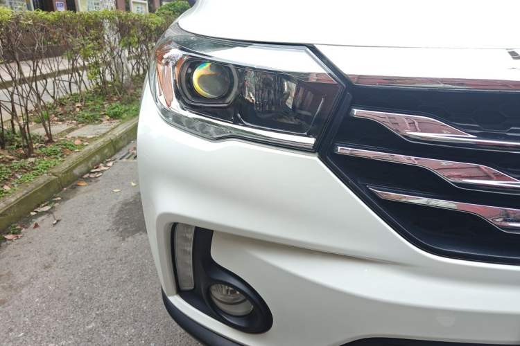 Used GAC Trumpchi GS4 2017 200T G-DCT Two-Wheel Drive Elite Edition Right Front Headlight