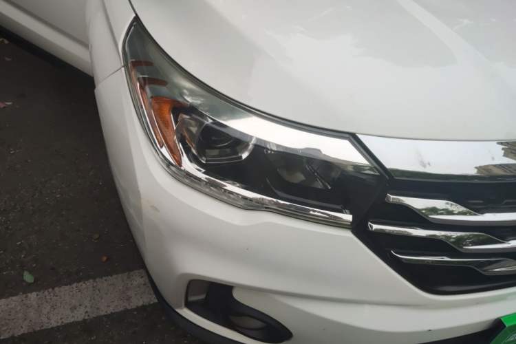Used GAC Trumpchi GS4 2017 235T Automatic Two-Wheel Drive Luxury Smart Connectivity Version Right Front Headlight