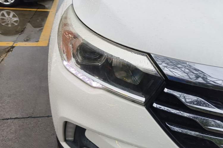 Used GAC Trumpchi GS4 2017 235T G-DCT Two-Wheel Drive Elite Edition Right Front Headlight