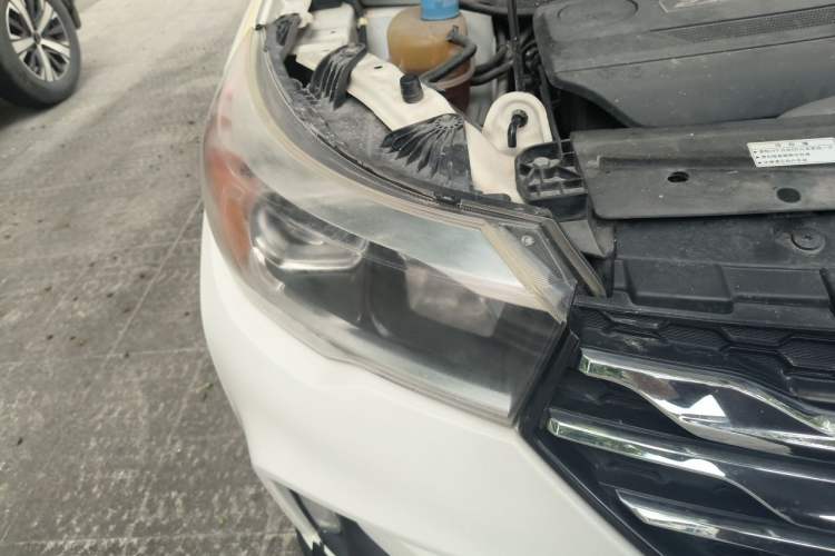 Used GAC Trumpchi GS4 2017 235T Automatic Two-Wheel Drive Luxury Smart Connectivity Version Right Front Headlight