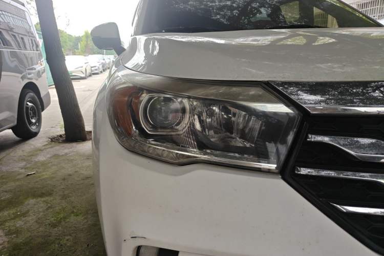 Used GAC Trumpchi GS4 2017 235T Automatic Two-Wheel Drive Luxury Smart Connectivity Version Right Front Headlight