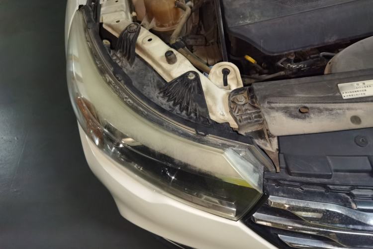 Used GAC Trumpchi GS4 2017 235T Automatic Two-Wheel Drive Luxury Smart Connectivity Version Right Front Headlight