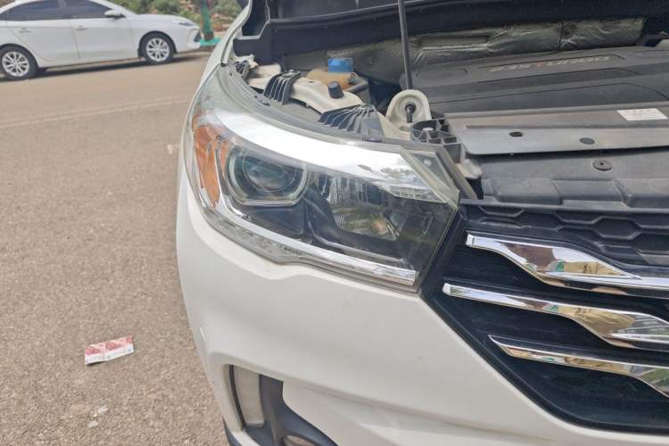 Used GAC Trumpchi GS4 2017 235T Automatic Two-Wheel Drive Luxury Smart Connectivity Version Right Front Headlight
