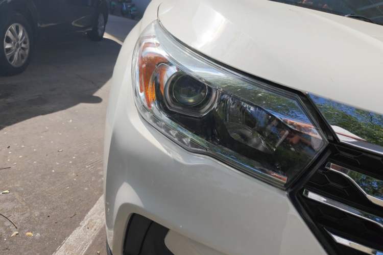 Used GAC Trumpchi GS4 2017 200T Manual Two-Wheel Drive Elite Edition Right Front Headlight