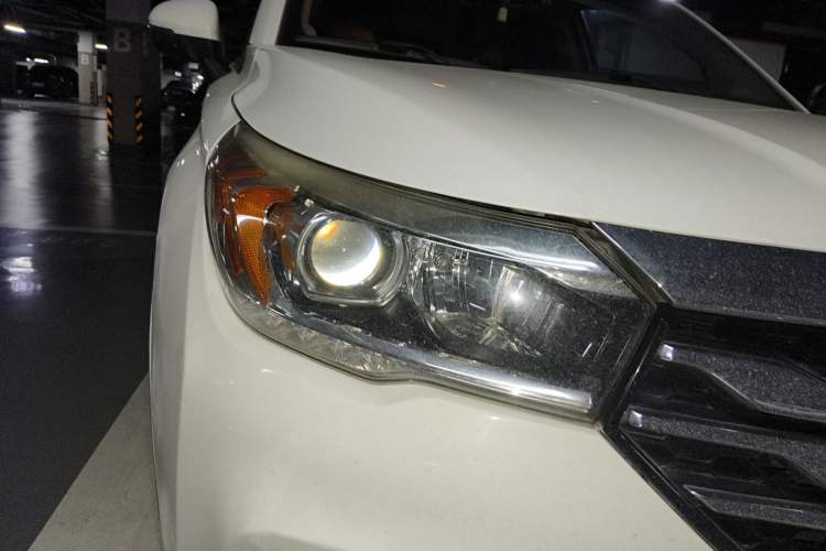 Used GAC Trumpchi GS4 2017 235T Automatic Two-Wheel Drive Elite Edition Right Front Headlight