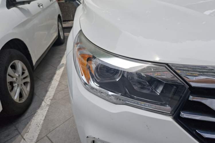 Used GAC Trumpchi GS4 2017 235T Automatic Two-Wheel Drive Luxury Smart Connectivity Version Right Front Headlight