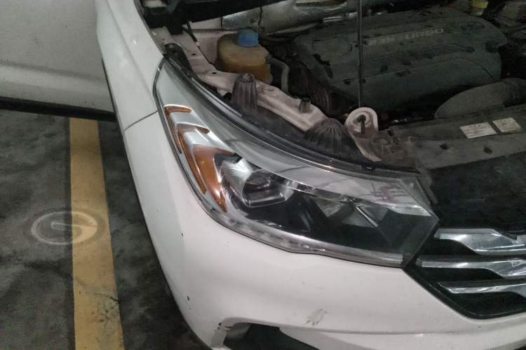 Used GAC Trumpchi GS4 2017 235T Automatic Two-Wheel Drive Luxury Smart Connectivity Version Right Front Headlight