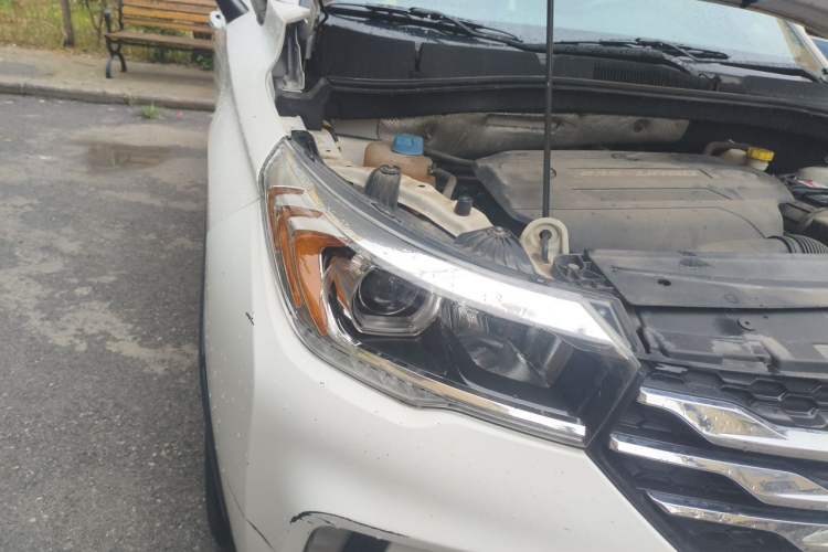 Used GAC Trumpchi GS4 2017 200T Manual Two-Wheel Drive Luxury Edition Right Front Headlight