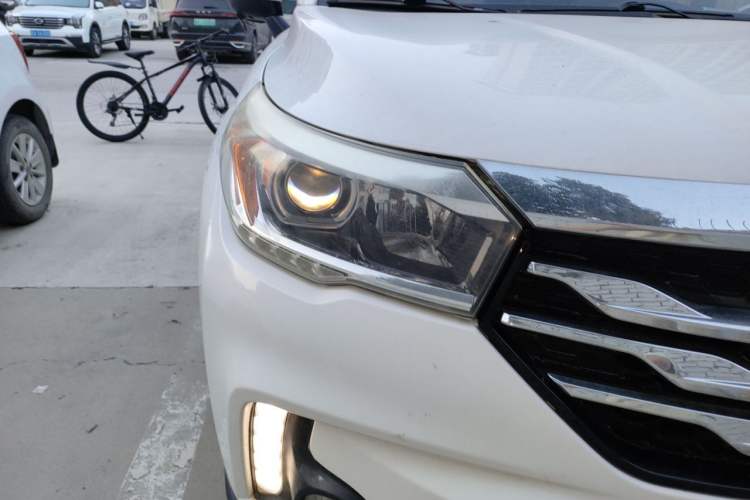 Used GAC Trumpchi GS4 2017 235T Automatic Two-Wheel Drive Luxury Smart Connectivity Version Right Front Headlight