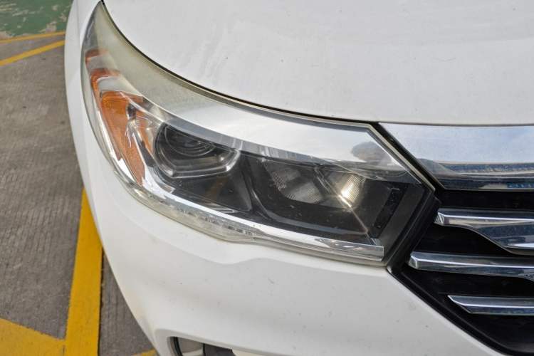 Used GAC Trumpchi GS4 2017 235T Automatic Two-Wheel Drive Luxury Smart Connectivity Version Right Front Headlight