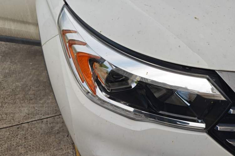 Used GAC Trumpchi GS4 2017 235T Automatic Two-Wheel Drive Luxury Smart Connectivity Version Right Front Headlight