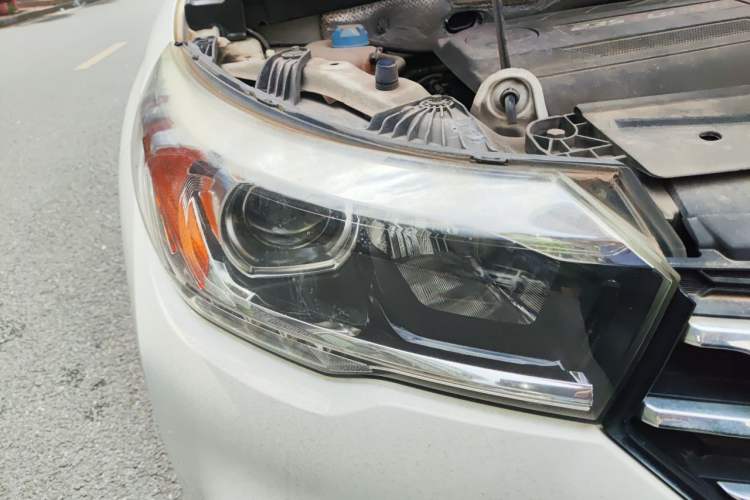 Used GAC Trumpchi GS4 2017 235T Automatic Two-Wheel Drive Elite Edition Right Front Headlight