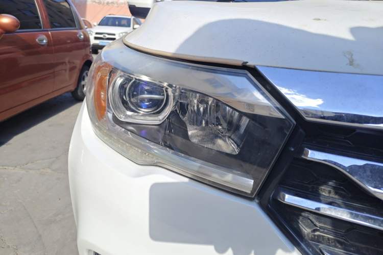 Used GAC Trumpchi GS4 2017 200T G-DCT Two-Wheel Drive Comfort Edition Right Front Headlight