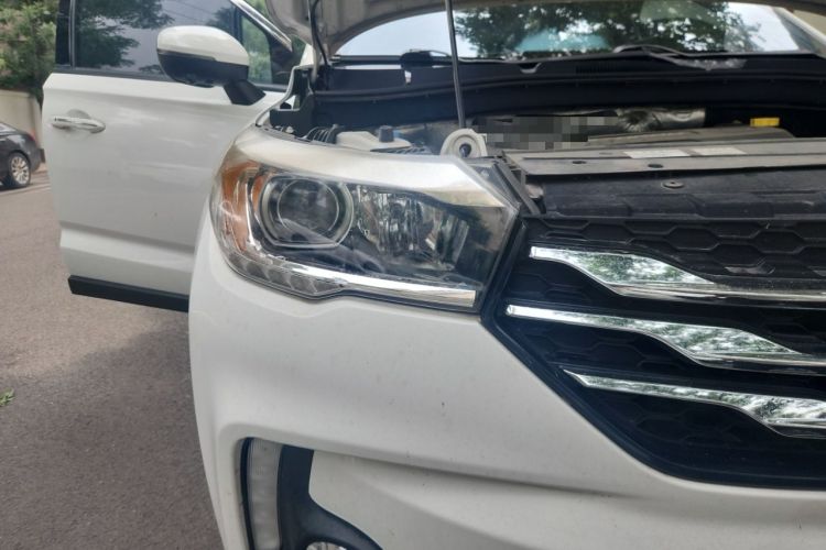 Used GAC Trumpchi GS4 2017 235T Automatic Two-Wheel Drive Luxury Smart Connectivity Version Right Front Headlight