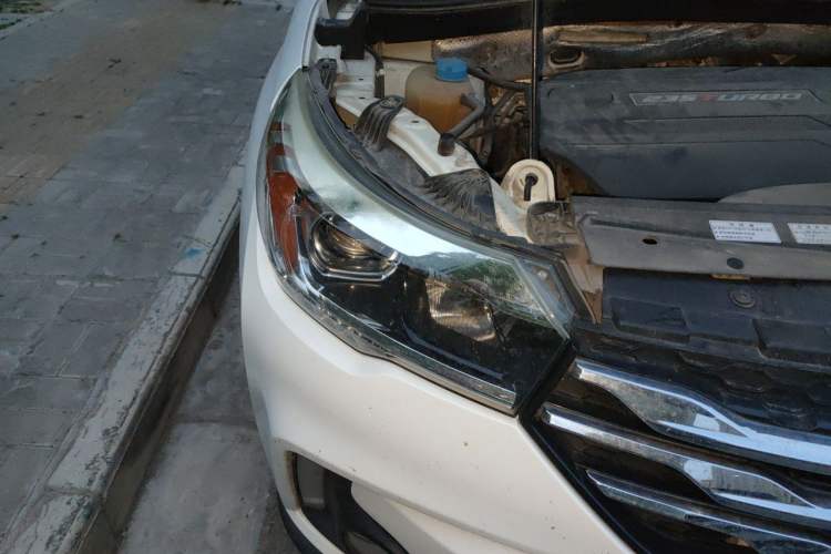 Used GAC Trumpchi GS4 2017 235T Automatic Two-Wheel Drive Elite Edition Right Front Headlight