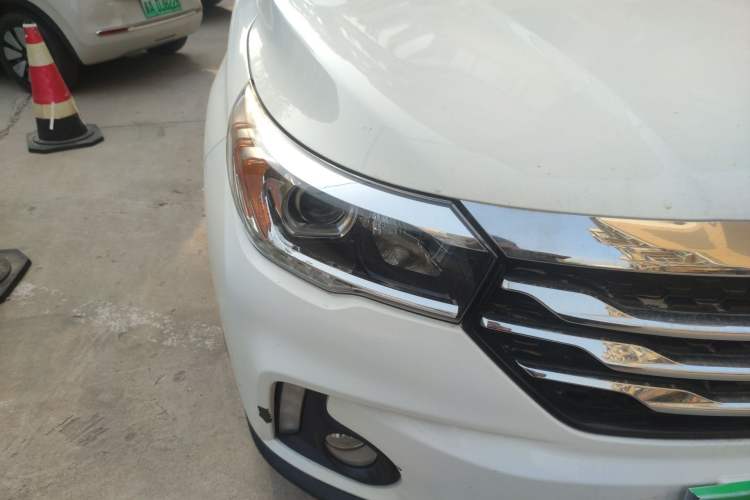 Used GAC Trumpchi GS4 2017 235T Automatic Two-Wheel Drive Luxury Smart Connectivity Version Right Front Headlight