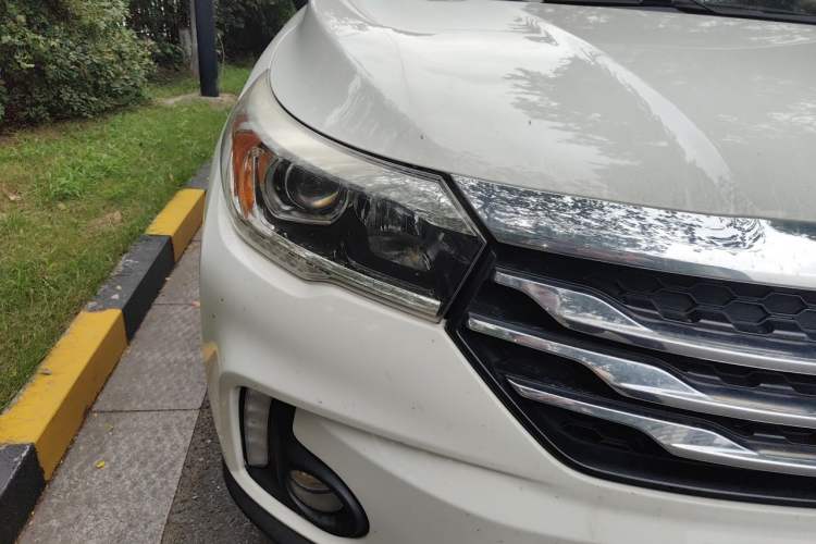 Used GAC Trumpchi GS4 2017 235T G-DCT Two-Wheel Drive Luxury Edition Right Front Headlight