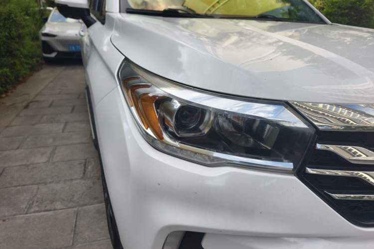 Used GAC Trumpchi GS4 2017 235T Automatic Two-Wheel Drive Luxury Smart Connectivity Version Right Front Headlight