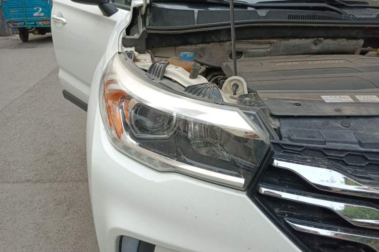 Used GAC Trumpchi GS4 2017 235T Manual Two-Wheel Drive Luxury Edition Right Front Headlight