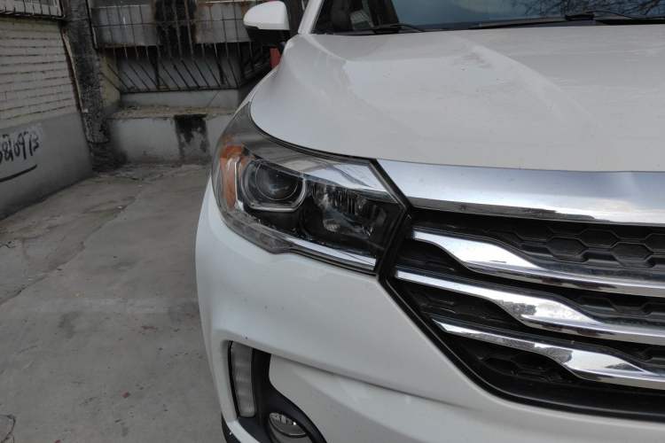 Used GAC Trumpchi GS4 2017 235T Automatic Two-Wheel Drive Luxury Smart Connectivity Version Right Front Headlight