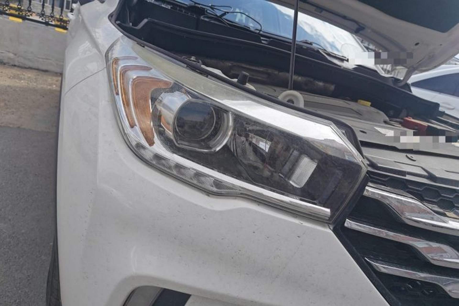 Used GAC Trumpchi GS4 2017 200T G-DCT Two-Wheel Drive Elite Edition Right Front Headlight