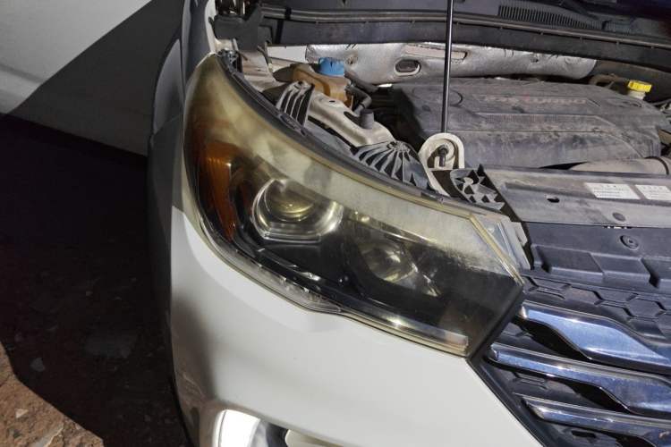 Used GAC Trumpchi GS4 2017 235T Automatic Two-Wheel Drive Luxury Smart Connectivity Version Right Front Headlight