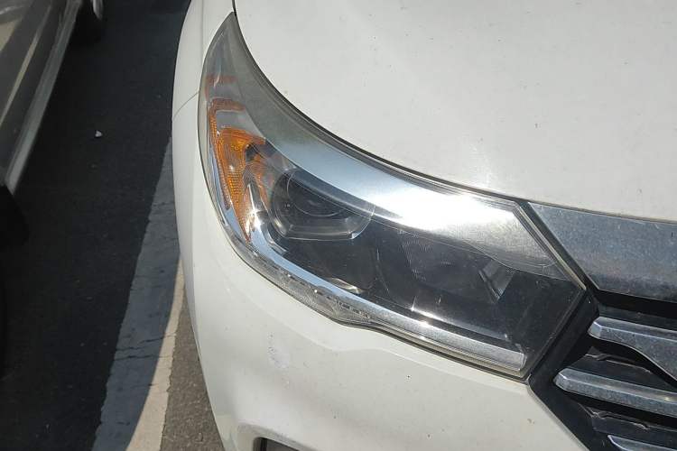 Used GAC Trumpchi GS4 2017 200T Manual Two-Wheel Drive Luxury Edition Right Front Headlight