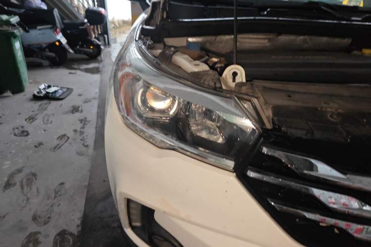 Used GAC Trumpchi GS4 2017 200T Manual Two-Wheel Drive Elite Edition Right Front Headlight
