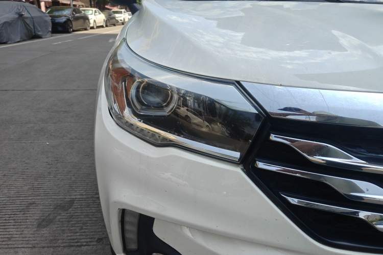 Used GAC Trumpchi GS4 2017 235T Automatic Two-Wheel Drive Elite Edition Right Front Headlight