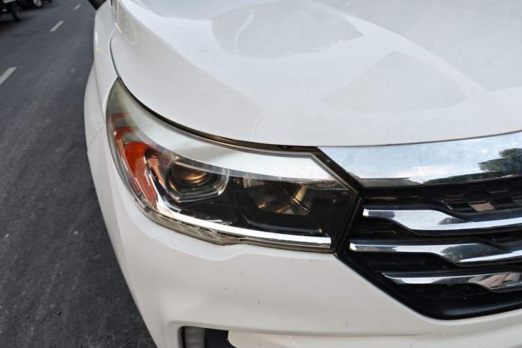 Used GAC Trumpchi GS4 2017 235T Automatic Two-Wheel Drive Luxury Smart Connectivity Version Right Front Headlight