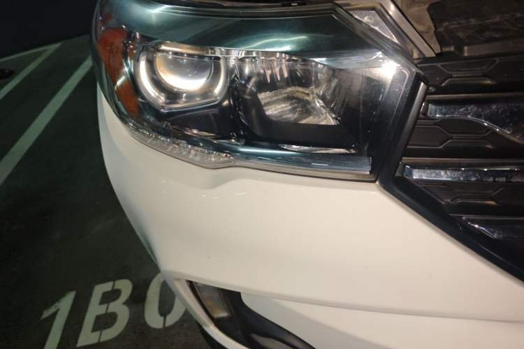 Used GAC Trumpchi GS4 2017 235T Automatic Two-Wheel Drive Luxury Smart Connectivity Version Right Front Headlight