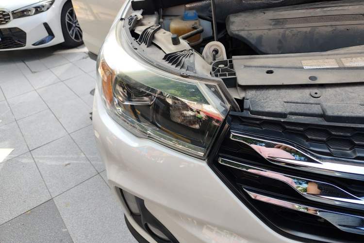 Used GAC Trumpchi GS4 2017 235T Manual Two-Wheel Drive Luxury Edition Right Front Headlight