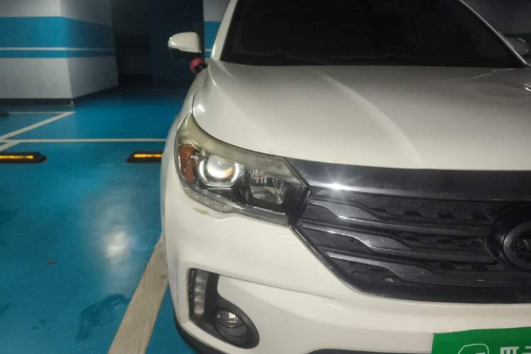Used GAC Trumpchi GS4 2017 235T Automatic Two-Wheel Drive Luxury Smart Connectivity Version Right Front Headlight