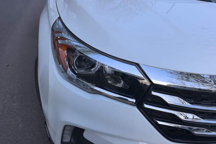 Used GAC Trumpchi GS4 2017 235T Automatic Two-Wheel Drive Luxury Smart Connectivity Version Right Front Headlight