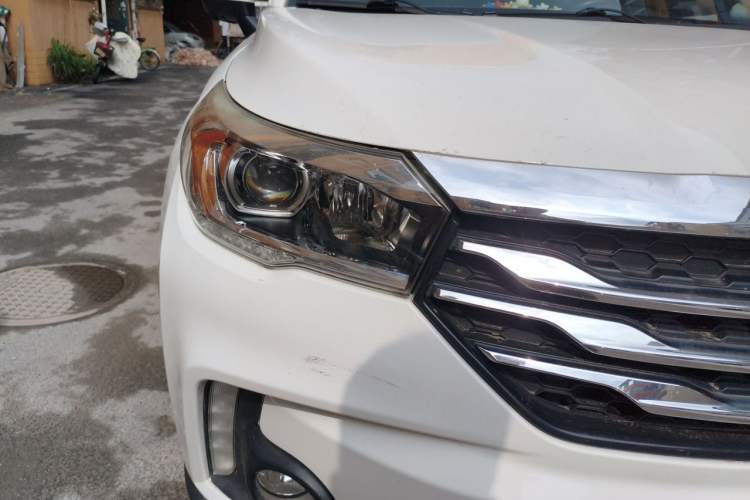Used GAC Trumpchi GS4 2017 235T Automatic Two-Wheel Drive Luxury Smart Connectivity Version Right Front Headlight