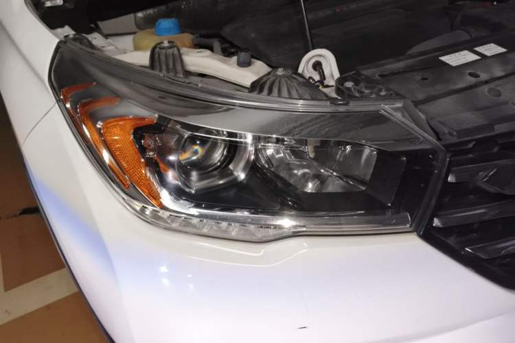 Used GAC Trumpchi GS4 2017 235T Automatic Two-Wheel Drive Luxury Smart Connectivity Version Right Front Headlight