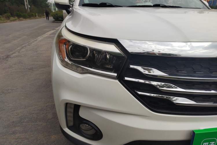 Used GAC Trumpchi GS4 2017 235T G-DCT Two-Wheel Drive Luxury Edition Right Front Headlight