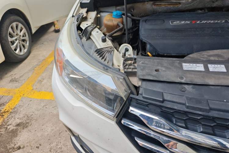Used GAC Trumpchi GS4 2017 235T Automatic Two-Wheel Drive Elite Edition Right Front Headlight