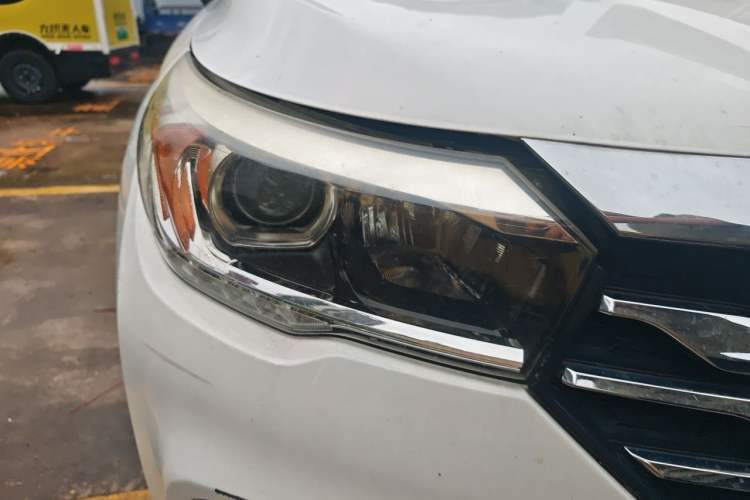 Used GAC Trumpchi GS4 2017 235T Automatic Two-Wheel Drive Elite Edition Right Front Headlight