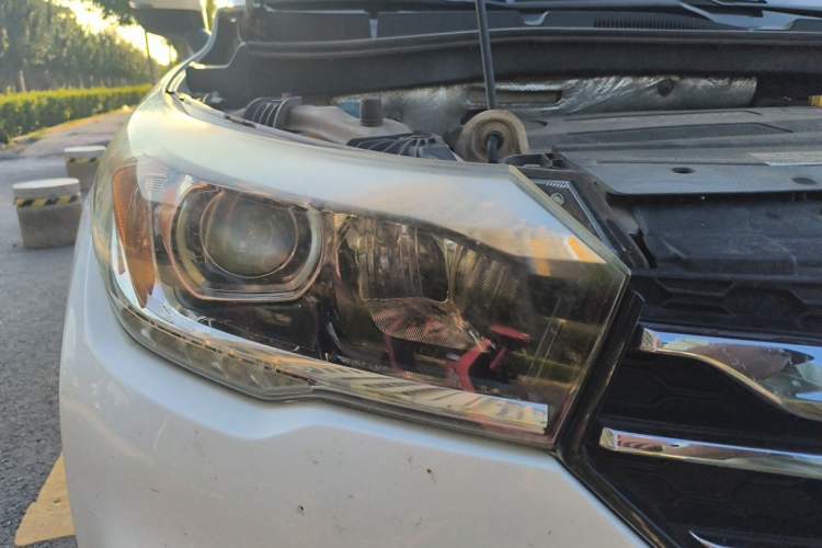 Used GAC Trumpchi GS4 2017 235T Manual Two-Wheel Drive Luxury Edition Right Front Headlight