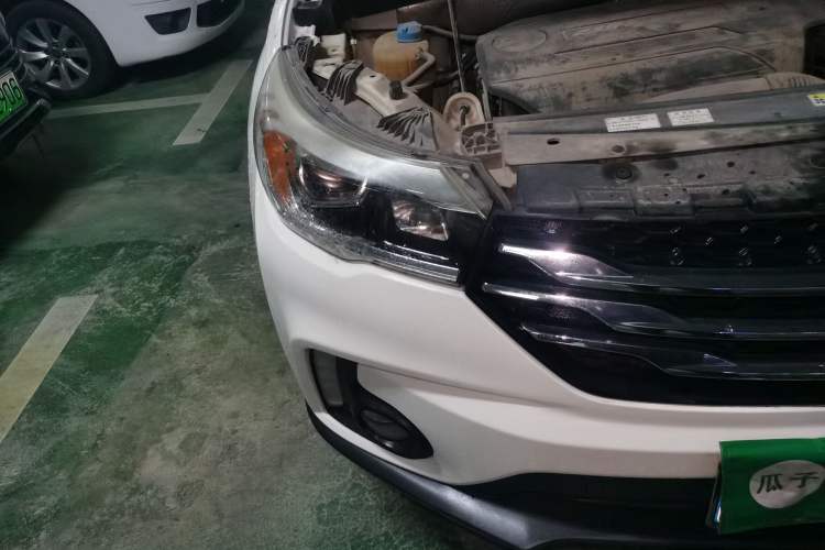 Used GAC Trumpchi GS4 2017 235T Automatic Two-Wheel Drive Luxury Smart Connectivity Version Right Front Headlight