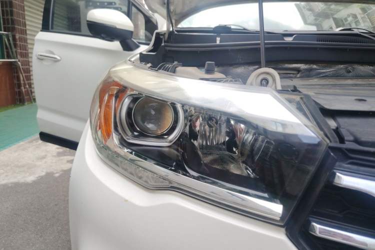 Used GAC Trumpchi GS4 2017 235T Automatic Two-Wheel Drive Luxury Smart Connectivity Version Right Front Headlight