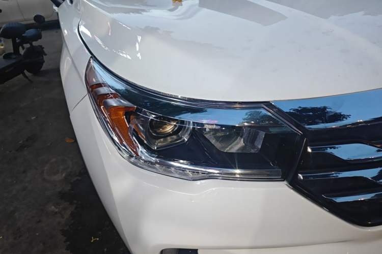Used GAC Trumpchi GS4 2017 235T Automatic Two-Wheel Drive Luxury Smart Connectivity Version Right Front Headlight