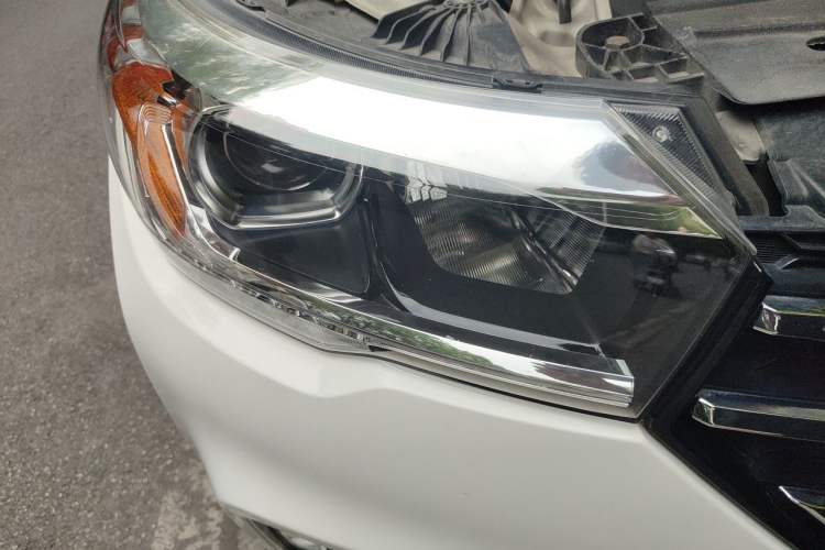 Used GAC Trumpchi GS4 2017 235T Manual Two-Wheel Drive Luxury Edition Right Front Headlight