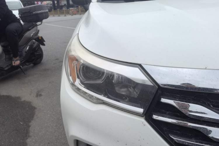 Used GAC Trumpchi GS4 2017 235T Manual Two-Wheel Drive Luxury Edition Right Front Headlight