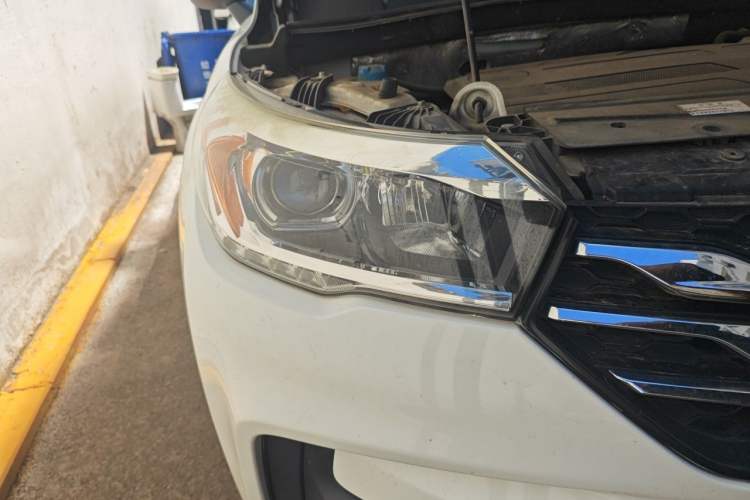 Used GAC Trumpchi GS4 2017 200T G-DCT Two-Wheel Drive Comfort Edition Right Front Headlight