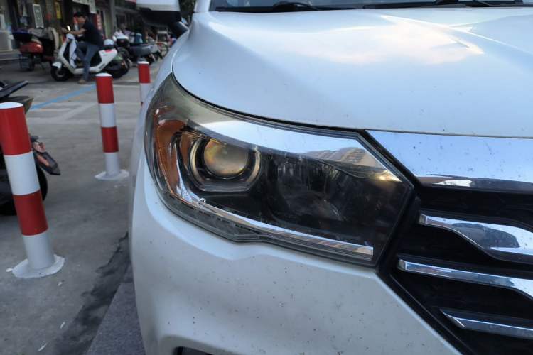 Used GAC Trumpchi GS4 2017 200T G-DCT Two-Wheel Drive Elite Edition Right Front Headlight